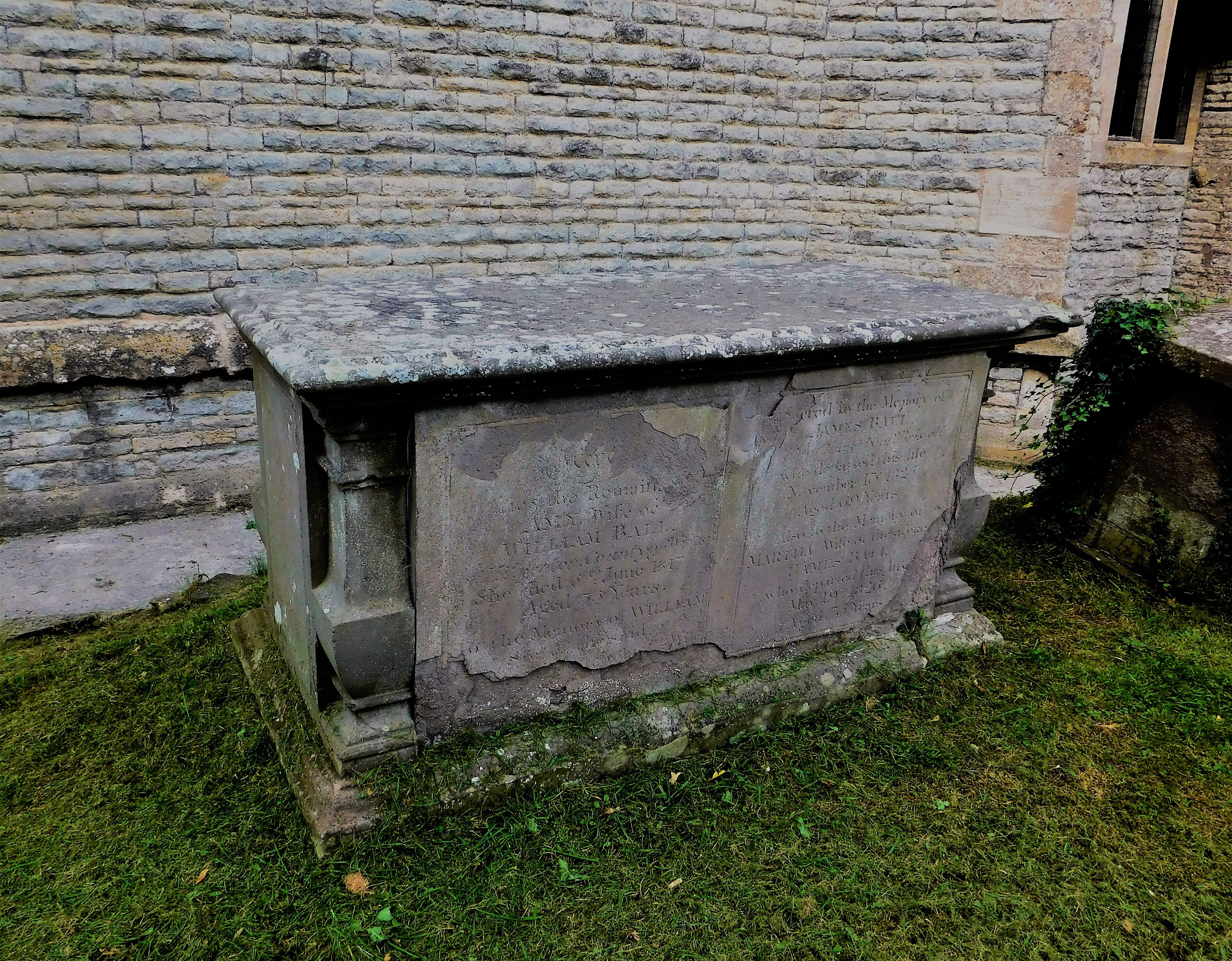 chest tomb